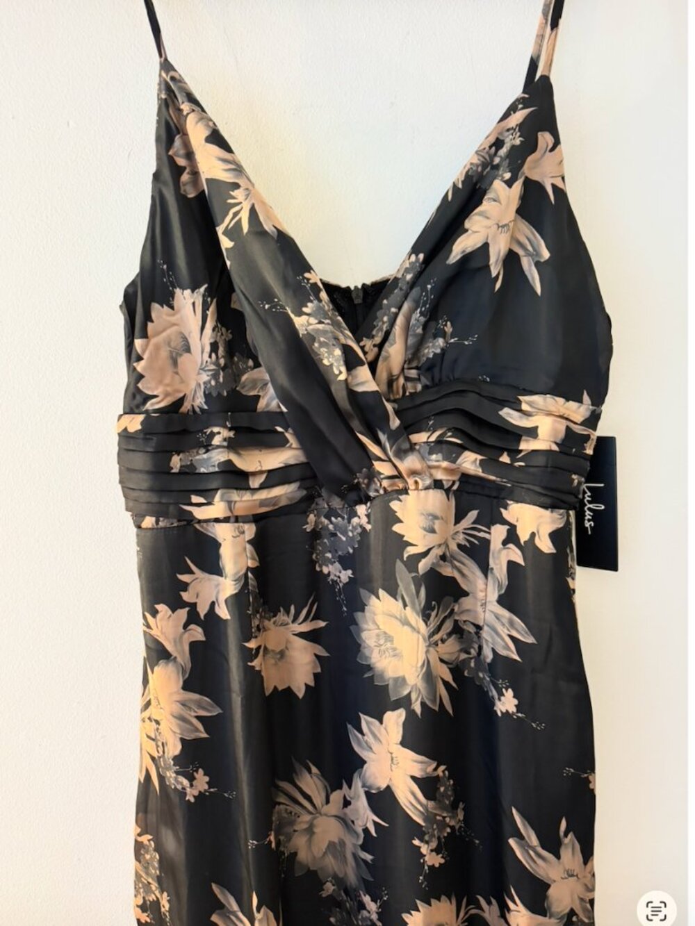 Lulu's NWT Black Floral Print Pleated Maxi Dress Sz M - Picture 4 of 12